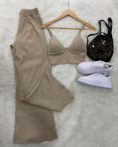 Trendy Dress Outfits, Causual Outfits, Crop Top Outfits, Cute Simple Outfits, Teenage Fashion Outfits, Casual Style Outfits, Lookbook Outfits, Teen Fashion Outfits, Outfits Casuales