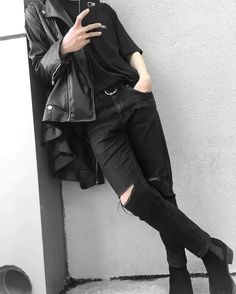 Men Fashion Black Outfit, Dark Outfits Aesthetic Men, Dark Aesthetic Outfits Boy, Edgy Boy Outfits, Dark Wear Men, Dark Outfits, Tomboy Style Outfits, Men Fashion Casual Outfits, Tomboy Fashion