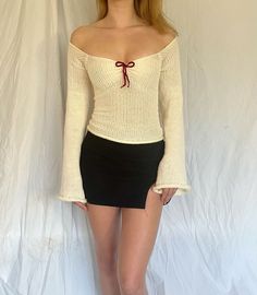 🍒 Crochet Cherry Top, Crochet Inspo Clothes, Crochet Projects Aesthetic, Knitting Machine Sweater, Knitting Outfit, Knitwear Summer, Crochet Fits, Knit Crochet Top, Knitted Top Outfit