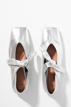 Silver Ballet Flats, Metallic Shoes, Bow Flats, Ballerina Shoes, Mary Jane Flats, Silver Shoes, Ballerina Flats, Ballet Flat Shoes, Shoe Style