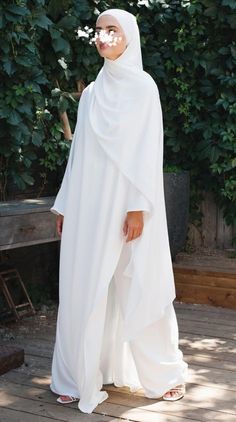 Abaya White, Hijabi Wedding Dress, Bridal Abaya, Wedding Abaya, Hijabi Wedding, Bridal Hijab Styles, White Hijab, Nikah Outfit