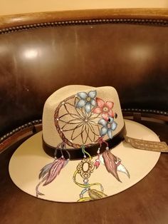 Painted Straw Hats Diy, Straw Hat Crafts, Hat Burning, Custom Cowboy Hats, Funky Hats, Painted Clothing