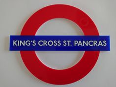 a blue and red sign that says king's cross pancras on it