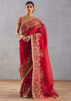 Saree Drapes, Red Sari, Embroidery Hand, Saree Blouse Designs Latest, Saree Trends, Red Saree, Blouse Designs Latest, Lehenga Designs, Saree Look