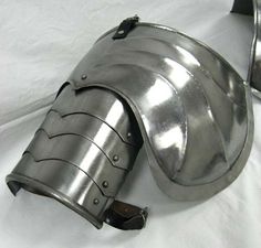 Metallic Costume, Metallic Clothing, Medieval Knight Costume, Armour Tattoo, Shoulder Armour, Metal Drawing, Creative Costume, Plate Armor