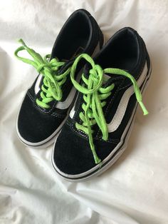 Vans Unisex Kids' Ward Sneakers, (Suede/Canvas) Black/White US Youth Sz 11. Condition is Pre-owned. Shipped with USPS Priority Mail. Vans Sneaker, Priority Mail, Black White, Black And White, Sneakers, Canvas, White, Black