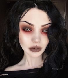 Dark Red Riding Hood Makeup, Classic Gothic Makeup, Female Dracula Makeup, Red Hair Goth Makeup, Vampire Makeup Dark Skin, Gothic Queen Makeup, Makeup Inspiration Hooded Eyes, Realistic Vampire Makeup, Red Goth Eye Makeup