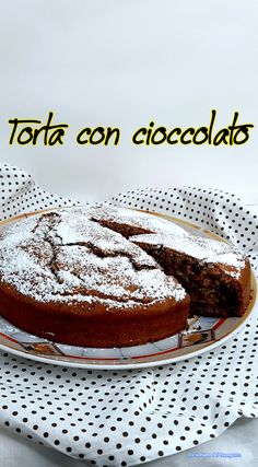 a chocolate cake on a plate with the words torta con cioccolato