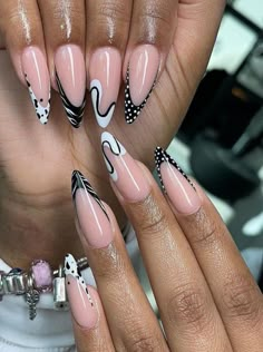 Abstract French Tip, Almond Acrylic Nails Designs, Oval Nails Designs, Nail Pics, Acrylic Toe Nails, Cute Toe Nails, Stylish Nails Designs, French Tip Acrylic Nails, Vibrant Nails