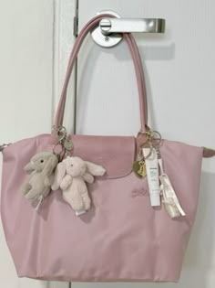 Pink Longchamp Bag, Back To University, Uni Bag, Stylish School Bags, Inside My Bag, Longchamp Bag, Handbag Essentials, Dream Bags, Coquette Pink