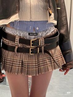 Skirt Outfit Inspiration, Miniskirt Outfits, Looks Street Style, Academia Aesthetic, A Skirt, 가을 패션, Character Designs, Looks Vintage, Fashion Killa