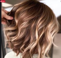 Carmel Lowlights On Blonde Hair Fall, Bronze Blonde, Short Copper Hair With Blonde Highlights, Curled Hairstyles For Medium Hair, Growing Out Hair, Growing Out Short Hair Styles, Dark Blonde Hair Color, Thick Wavy Hair, Chin Length Hair