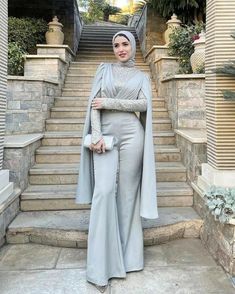 Prom Dresses 2023 Long Modest, Prom Dresses For Hijabis 2023, Simple Dresses For Graduation Hijab, Hijab Party Style, Hijab Friendly Dresses, Hijab Jumpsuit Party, Party Hijab Outfit, Soiree Dresses 2023, Long Sleeve Soiree Dress