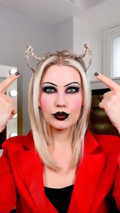 Devil Halloween Hairstyle, Devil Horn Makeup, Devil Hairstyles Halloween, Hair Horns Hairstyles, Devil Diy Costume Women, Devil Hairstyles, Diy Devil Horns, Horn Hairstyle, Horns Hairstyle