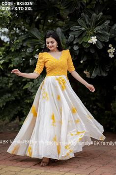 Simple Yellow Dress For Haldi Function, Frock Models For Women, Indian Party Gowns, Long Frock Models, Haldi Dress Ideas, Mehendi Dress, Maxi Dress Indian, Haldi Dress