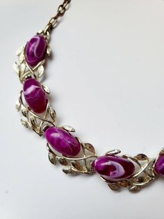 Vintage thermoset necklace  Beautiful purple with white swirls .  Add a piece of 50s  style to your day and carry on like the fashionista you are ! Mcm Style, 50s Style, Choker Necklaces, 50s Fashion, 1950s Fashion, Vintage 1950s, Carry On, Choker, Choker Necklace