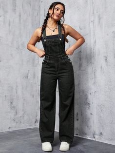 Black Casual Collar Sleeveless Denim Plain Overall Embellished Non-Stretch  Women Clothing Black Overalls Outfit, Style Salopette, Dungaree Outfit, Womens Denim Overalls, Overall Outfit, Overalls Outfit, Jumper Outfit, Black Overalls, Jumpsuit Outfit