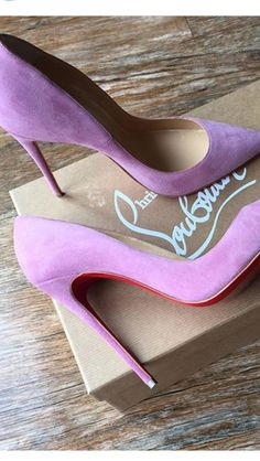 Christian Louboutin Periwinkle So Kate Pumps Classy Heels, Stilettos Shoes, Christian Louboutin Outlet, Pink High Heels, Girls Heels, Stunning Shoes, Hot Heels