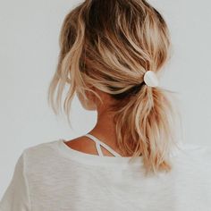 Metal Hair Accessories, Perfect Ponytail, Peinados Recogidos, A Ponytail, Jane Fonda, Trending Hairstyles, Modern Hairstyles, Metallic Hair, Up Girl