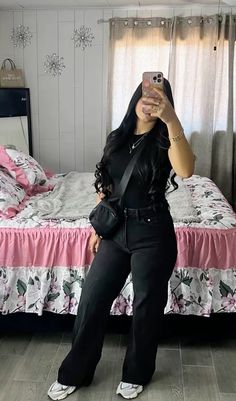 Outfits For Women In Their 20s, Outfits With Black Turtleneck, Amusement Park Outfit Ideas, Simple School Outfits, Christmas Ootd, Girly Lifestyle, Girly Style Outfits, Latina Fashion Outfits, Winter Fashion Outfits Casual