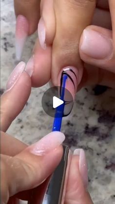 Beauty Academy on Instagram: "💅🦋 ¡Elegancia en cada detalle! 🌟  ✨ Descubre el encanto de este diseño de mariposa en tonos azul y blanco, paso a paso. ❄️  💙 Cada pincelada realza la belleza y la delicadeza de las alas, creando una obra de arte en tus uñas. 😍  ¿Quién más ama la combinación de estos colores? 💅🦋 ¡Dinos en los comentarios!   💖 Aprende muchos más diseños como este en nuestra Capacitación Gratuita. ¡No te lo pierdas! 🌟🎓  Más Información en mi perfil 😉  #NailArt #DiseñoDeUñas #Mariposas #UñasElegantes #CapacitaciónUñas" Butterfly Nail Designs, Butterfly Nail Art, Beauty Academy, Gel Extensions, Design Nails, Toe Nail Designs, Butterfly Nail, Dipped Nails, Ombre Color