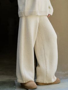 Effortless Comfort: Relaxed Wide-Leg Solid Color Pants Waterproof Slippers, Wool Knitting, Build A Closet, Color Pants, Uni Outfits, Solid Color Pants, Pants Loose, Wool Trousers, Loose Knit