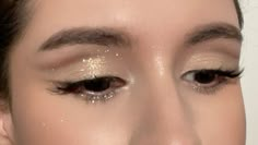 Angel Eye Makeup, Angel Makeup Ideas, Angelic Makeup Look, Angel Makeup, Sparkly Makeup, Ethereal Makeup, Asian Eye Makeup, Stage Makeup, Creative Makeup Looks