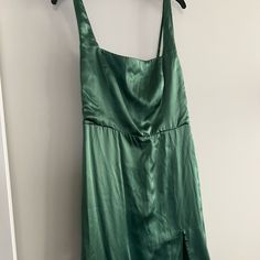 Brand New With Tags Green Reformation Dress Size 4. Was Just A Little Small On Me. Maxi Dress Wedding Guest, Strappy Maxi Dress, Tulip Dress, Reformation Dress, Maxi Dress Wedding, Maxi Dress Navy, Reformation Dresses, Bottle Green, Maxi Knit Dress