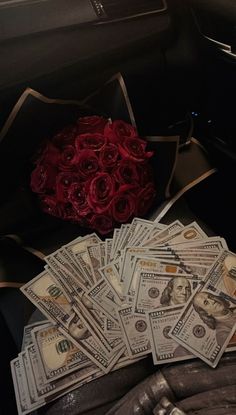 #Vision_Board_Pics #Money_Vision_Board #Drømme_Liv #Vision_Board_Images Mom Vision Board Pictures, Dinero Aesthetic, Vision Board Pics, Vision Bored, Manifesting Vision Board, Money Vision Board, Vision Board Images, Vision Board Photos, Mo Money