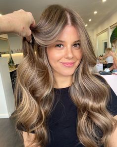 Best Curtain Bangs, Brown Hair Styles, Beige Blonde Hair Color, Curtain Bangs Hairstyles, Beige Blonde Hair, Honey Brown Hair, Bronde Hair, Hair Color Caramel