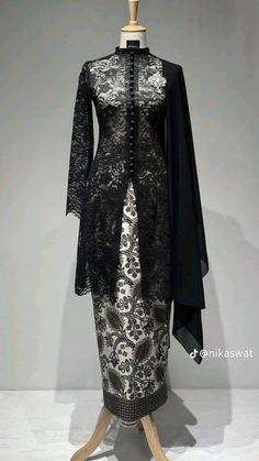 Black Kebaya Wedding, Modern Baju Kurung Design, Malaysian Dress, Kebaya Simple, Model Dress Kebaya, Kebaya Lace, Batik Dress Modern, Kebaya Modern Dress, Modern Kebaya