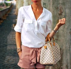 Ahhh, summer! Time to break out the DA speedy Neverfull Outfit, Moda Over 40, Louis Vuitton Top, Look Office, Speedy 30, Looks Chic, Look Chic, Vuitton Handbags