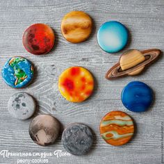 there are many different planets on the table