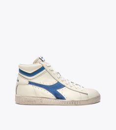 Sporty sneakers - Gender neutral Boys Tracksuits, Sporty Sneakers, Bleached Denim, High Shoes, Football Shoes, Socks And Sandals, Boys Hoodies, School Shoes, Retro Aesthetic