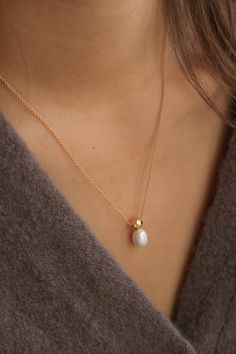 Single Pearl Necklace Dainty Pearl Simple Dainty Delicate | Etsy Dainty Fine Jewelry, Chain Ring Gold, Feminine Necklace, Single Pearl Necklace, Bridal Jewellery Design, Vintage Gold Rings, Pearl Drop Necklace, Single Pearl