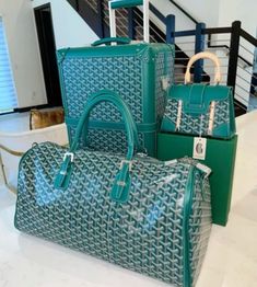 Mochila Chanel, Goyard Luggage, Tote Bags Aesthetic, Aesthetic Designer, Goyard Tote, Aesthetic Bag, Luxury Luggage, Luxury Lifestyle Fashion, Aesthetic Bags