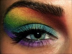 olhar mais profundo Carnaval Make-up, Rainbow Eye Makeup, Rainbow Ideas, Rainbow Eyeshadow, Make Carnaval, Rainbow Eyes, Pride Makeup, Unicorn Makeup, Rainbow Makeup