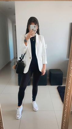 Outfit Blazer Blanco Casual, Outfits Con Blazer Blanco, Smart Casual White, Semi Formal Mujer, White Blazer Outfits, High Top Converse Outfits, White Converse Outfits, Kimono Outfits