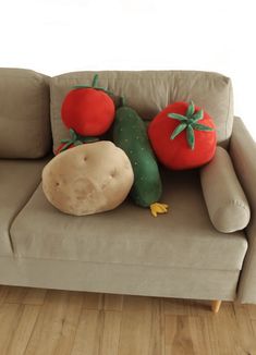 If you like working in the countryside and in the field or if you love vegetables in all forms, this pillow is just for you! A shapely potato, made of polyester velvet and stuffed with silicone balls for pillows, will not only be an original decoration of your home, but also a very comfortable pillow to rest after work. Silly Decor, Jerma Dollhouse, Funky Cushions, Fun Pillows, Stuffed Vegetables, Weird Furniture, Moss Rug, Maximalist Aesthetic, Food Pillows