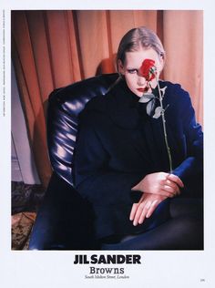 a woman sitting in a chair with a flower on her face and the caption'jilsander browns '