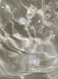 the water is very clear and there are bubbles in it