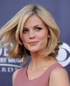 Brooklyn Decker - Brooklyn Decker Photos - 46th Academy of Country Music Awards - Zimbio Brooklyn Decker Hair, Brooke Hogan, Bombshell Hair, Medium Bob Haircut, Nyc Outfits, Bob Hairstyles For Thick, Layered Bob Hairstyles, Trendy Haircuts