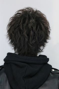 Mens Short Haircut Curly, Mod Haircut Mens Straight, Shaggy Mod Haircut, Layered Back Hair, Wolfcut On Men, Male Layered Haircut, 2b Hair Men, Emo Hair Men, Grunge Hairstyles Men