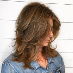 Feminine Feathered Shag for Medium Hair Feathered Shag, Medium Shaggy Hairstyles, Medium Shag, Modern Shag, Shaggy Haircuts, Shag Hairstyles