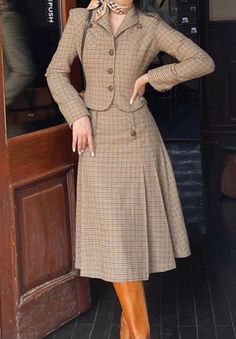 Vintage Travel Dress, Two Piece Women Dress Suit, 1930s Fashion Winter, 1930s Womens Suit, 1930s Outfits For Women, Dress Suits For Women Classy, 1930s Fashion Women Casual, Skirt Suits For Women Classy, Vintage Skirt Suit