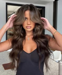 Hair Inspo Pictures, Gorgeous Brown Hair, Brunette Hair Inspiration, Expensive Brunette, Rich Brunette Hair, Rich Hair Color, Bday Hair, 360 Lace Frontal Wig, Rich Brunette