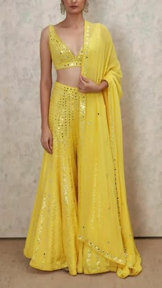 Mehendi Outfit, Haldi Outfits, Mehendi Outfits, Zardosi Work, Indian Outfits Lehenga, Nikkah Dress, Lehenga Gown, Traditional Indian Outfits, Ghagra Choli