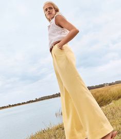 Yellow Linen Pants, Yellow Pants Outfit, Lemon Pants, Bright Pants, Linen Pants Outfit, Summer Office Outfits, Curvy Pants, Yellow Pants, Pants Details