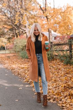 Outfits For Blondes, Outfits For Autumn, Fall Fashion Coats, Orange Coat, Hot Sweater, Long Romper, Ootd Summer, Teddy Coat, Autumn Outfits