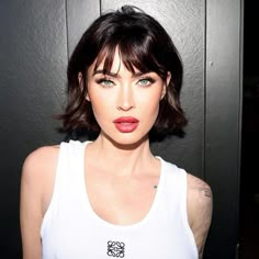 The Cowgirl Bob Is the Cooler, Messier Take on the French Bob | Glamour Haircut For Thick Hair, Anne Hathaway, Megan Fox, Mariah Carey